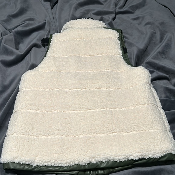Tuckernuck NEW Leather & Shearling Reversible Beckham Vest Green White Size L - Picture 2 of 3